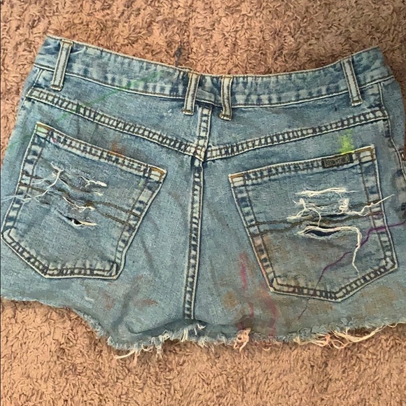 High rise light wash jean shorts - Picture 2 of 3